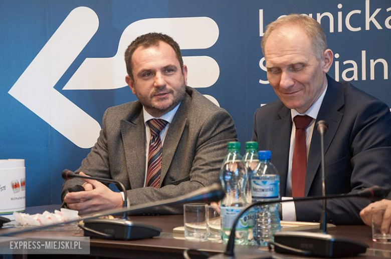 Uroczyste wręczenie zezwolenia na prowadzenie działalności gospodarczej na terenie podstrefy LSSE w gminie Miękinia