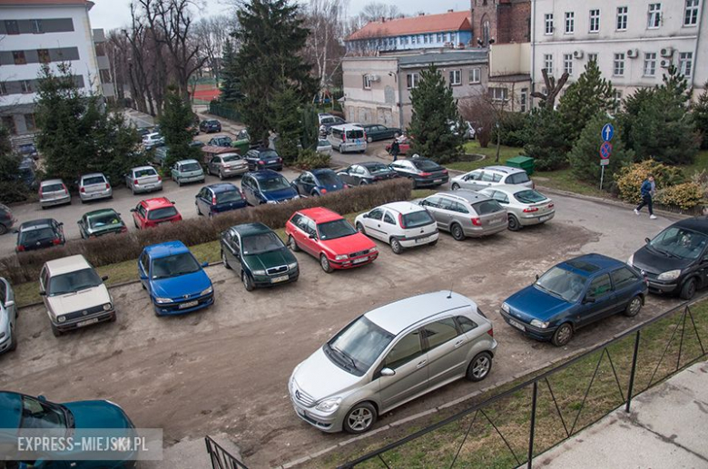 Parking przy starostwie powiatowym