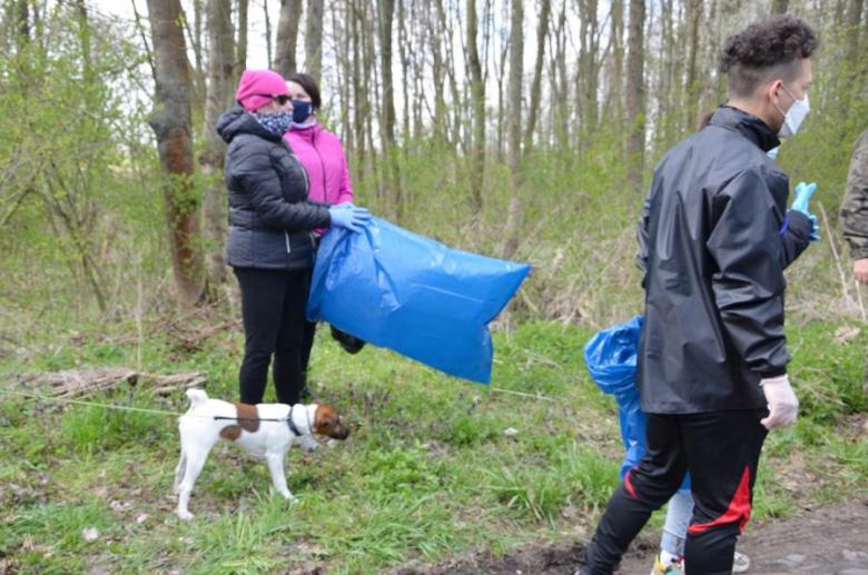 Sprzątanie odbyło się w ramach obchodzonego dzisiaj Światowego Dnia Ziemi