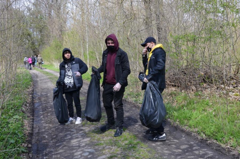 Sprzątanie odbyło się w ramach obchodzonego dzisiaj Światowego Dnia Ziemi