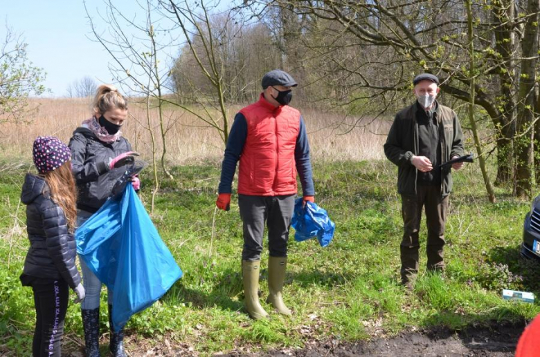 Sprzątanie odbyło się w ramach obchodzonego dzisiaj Światowego Dnia Ziemi