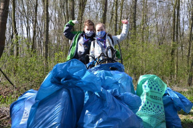 Sprzątanie odbyło się w ramach obchodzonego dzisiaj Światowego Dnia Ziemi