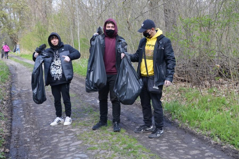 Sprzątanie odbyło się w ramach obchodzonego dzisiaj Światowego Dnia Ziemi