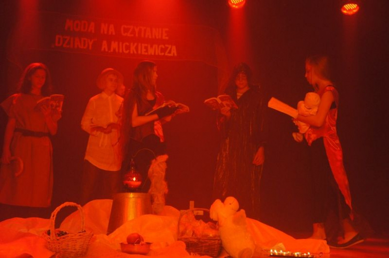 Zjawy w cmentarnej kaplicy, czyli „Dziadów” część II