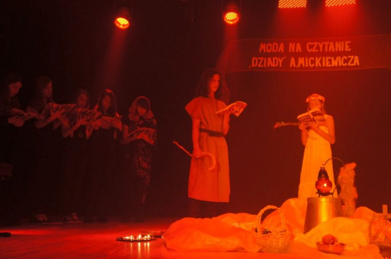 Zjawy w cmentarnej kaplicy, czyli „Dziadów” część II