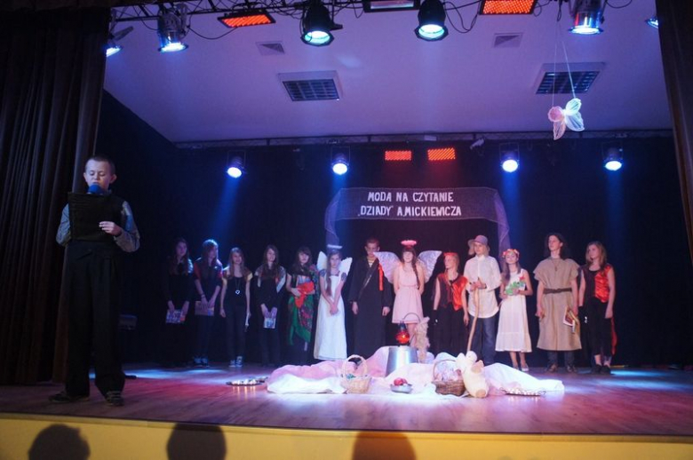 Zjawy w cmentarnej kaplicy, czyli „Dziadów” część II