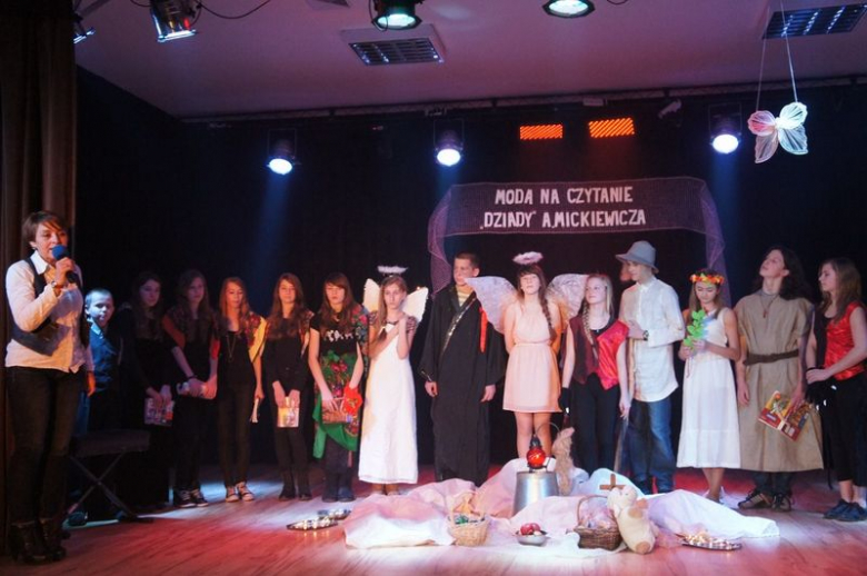 Zjawy w cmentarnej kaplicy, czyli „Dziadów” część II