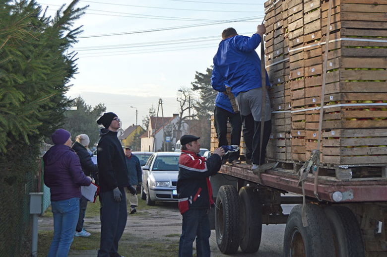 Jabłka dla mieszkańców Szczepanowa