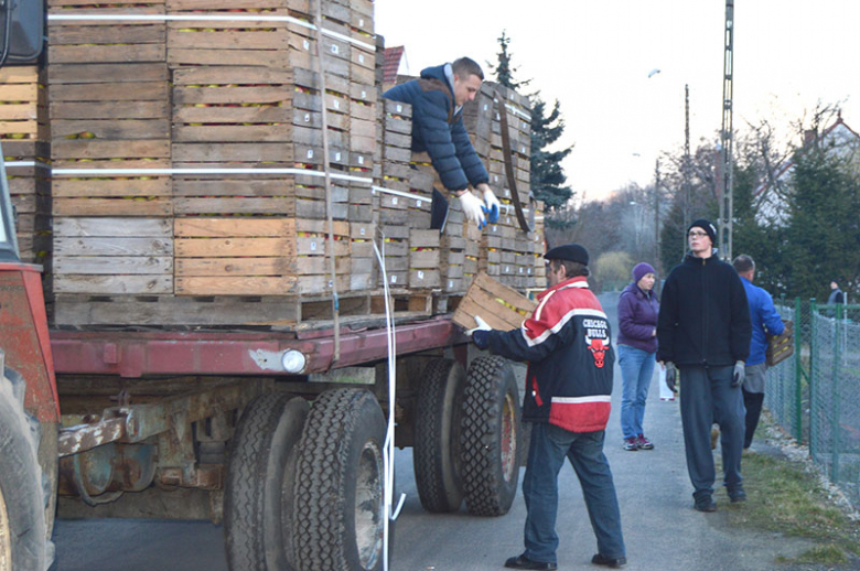 Jabłka dla mieszkańców Szczepanowa