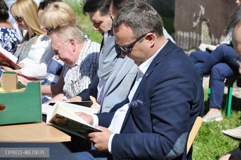 Wspólne czytanie w średzkim ogólniaku