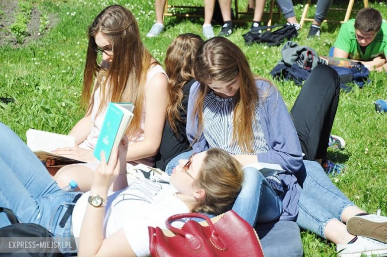 Wspólne czytanie w średzkim ogólniaku