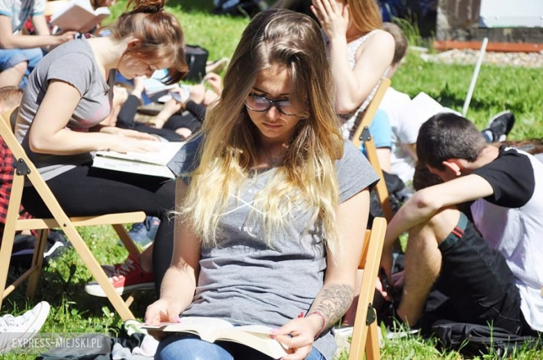 Wspólne czytanie w średzkim ogólniaku