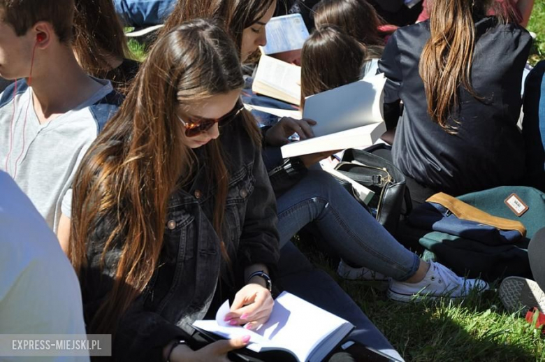Wspólne czytanie w średzkim ogólniaku