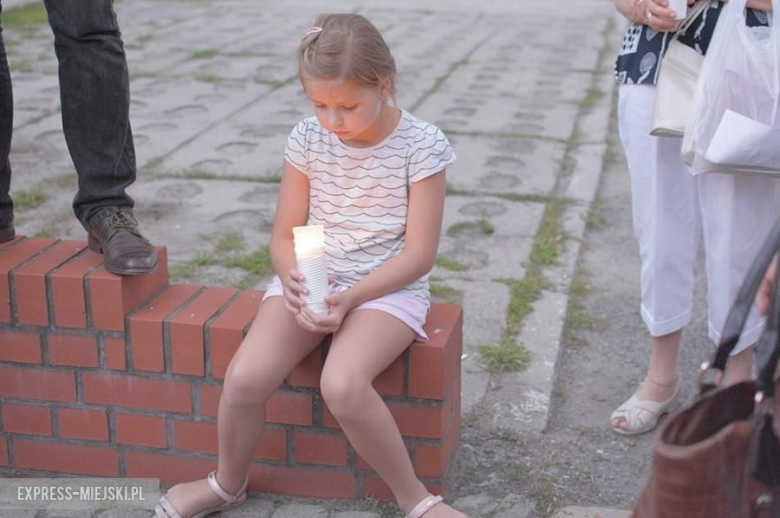 Protest przed budynkiem sądu w Środzie Śląskiej