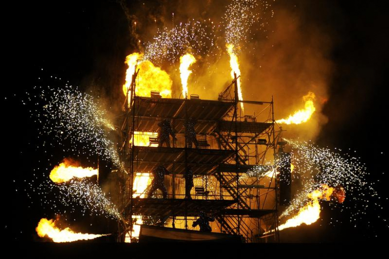 Niesamowity pokaz pirotechniczny Groupe F