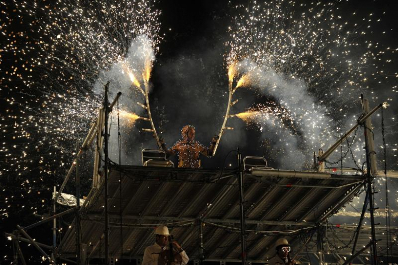 Niesamowity pokaz pirotechniczny Groupe F