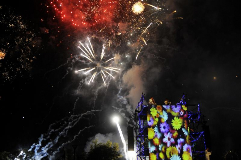 Niesamowity pokaz pirotechniczny Groupe F