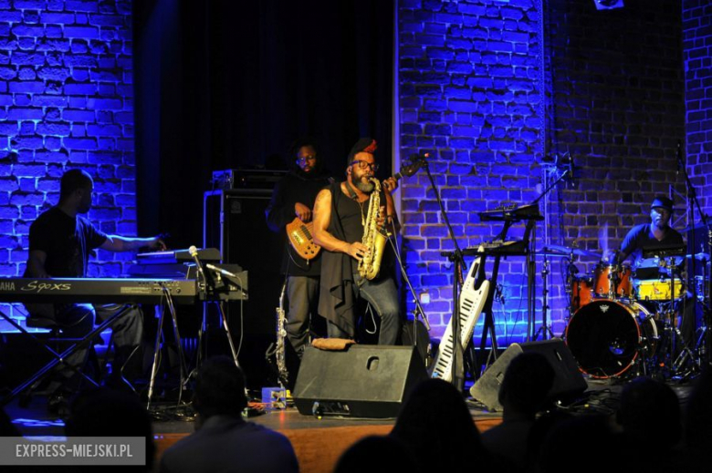 Robert Glasper Experiment