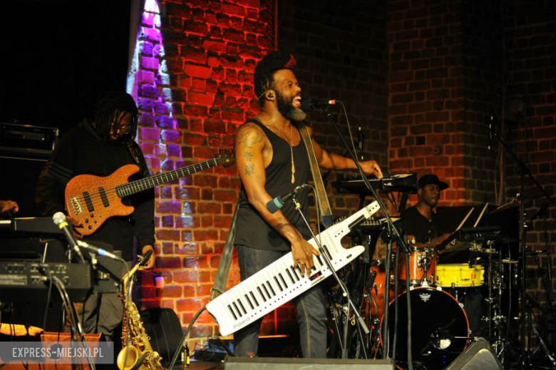 Robert Glasper Experiment