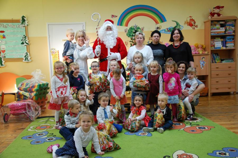 Mikołaj z wizytą w przedszkolu w Ciechowie