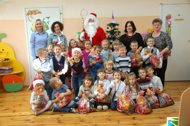 Mikołaj z wizytą w przedszkolu w Ciechowie