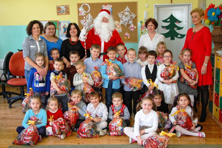 Mikołaj z wizytą w przedszkolu w Ciechowie