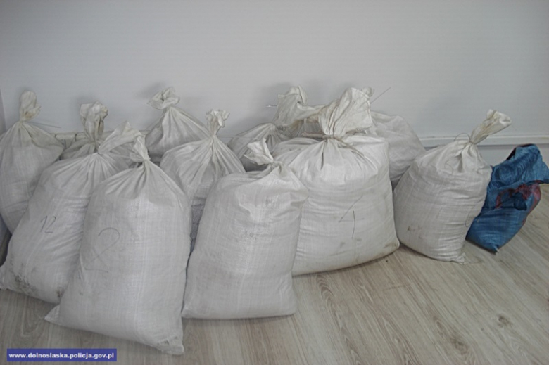 Zabezpieczony tytoń i papierosy