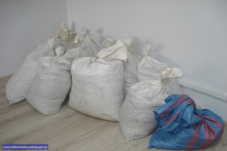 Zabezpieczony tytoń i papierosy