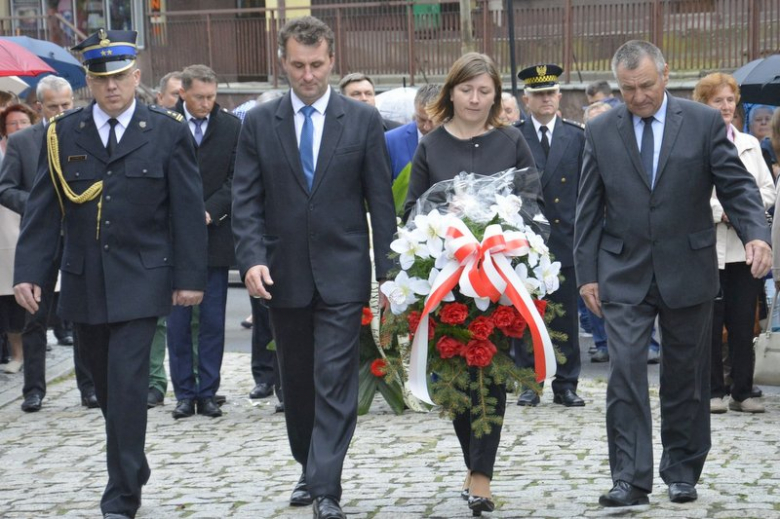 Uroczystości pod pomnikiem