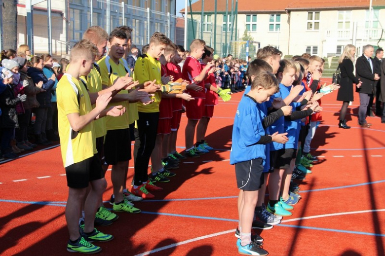 Otwarcie nowego boiska wielofunkcyjnego w Kostomłotach