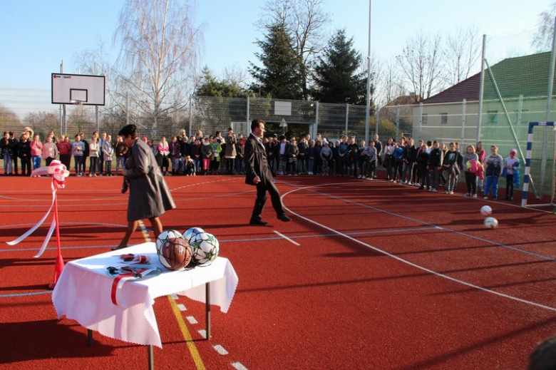 Otwarcie nowego boiska wielofunkcyjnego w Kostomłotach