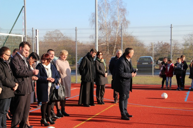 Otwarcie nowego boiska wielofunkcyjnego w Kostomłotach