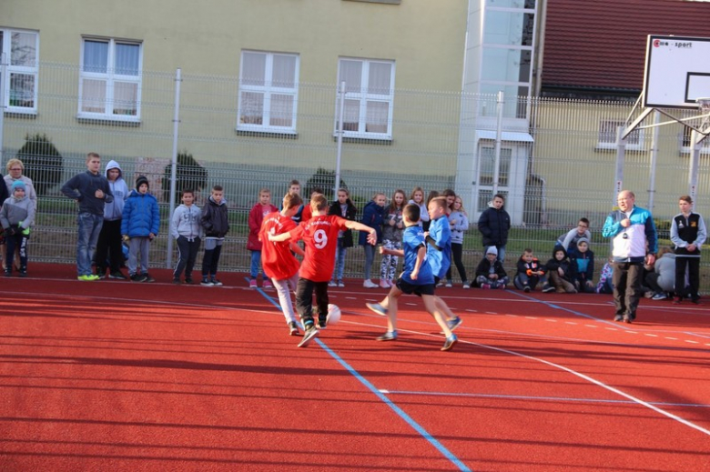 Otwarcie nowego boiska wielofunkcyjnego w Kostomłotach