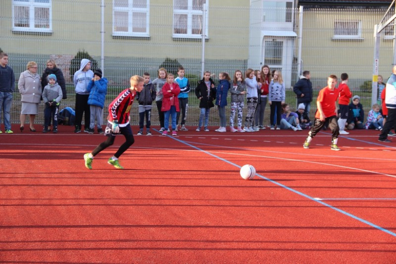 Otwarcie nowego boiska wielofunkcyjnego w Kostomłotach