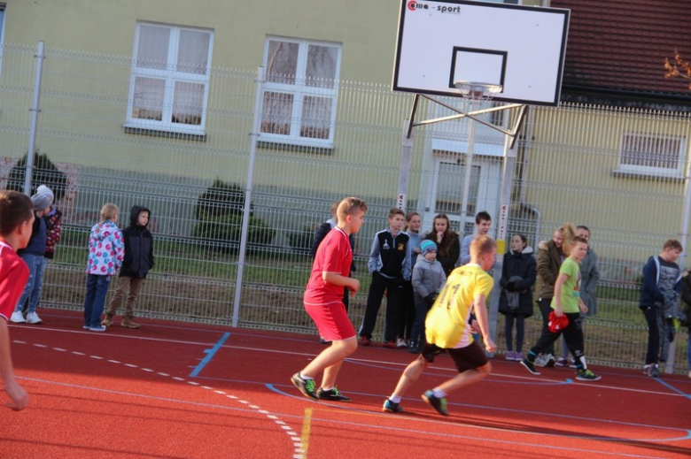 Otwarcie nowego boiska wielofunkcyjnego w Kostomłotach
