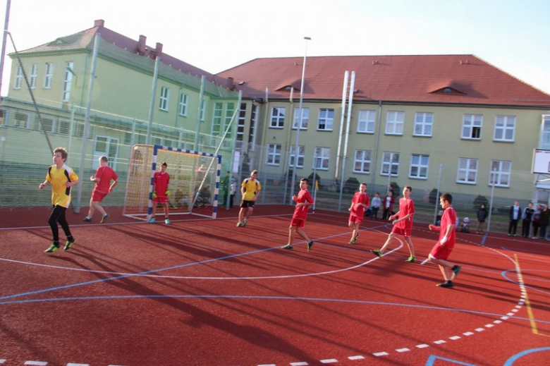 Otwarcie nowego boiska wielofunkcyjnego w Kostomłotach