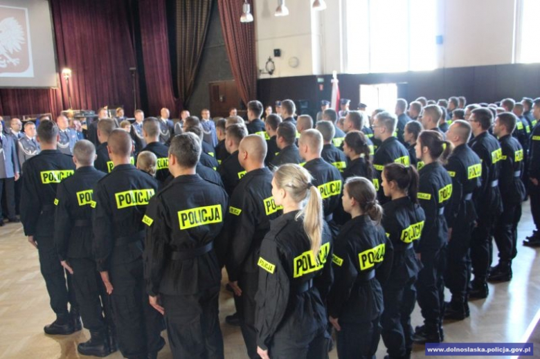 Ślubowanie nowo przyjętych policjantów