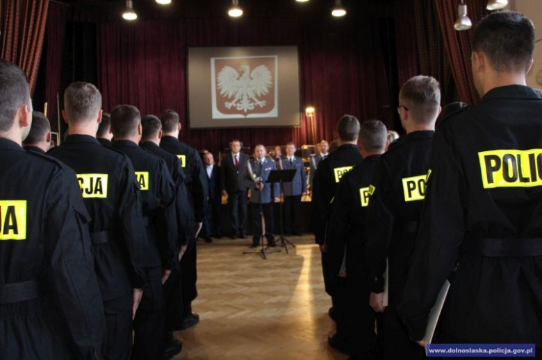 Ślubowanie nowo przyjętych policjantów