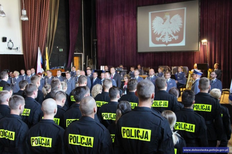 Ślubowanie nowo przyjętych policjantów