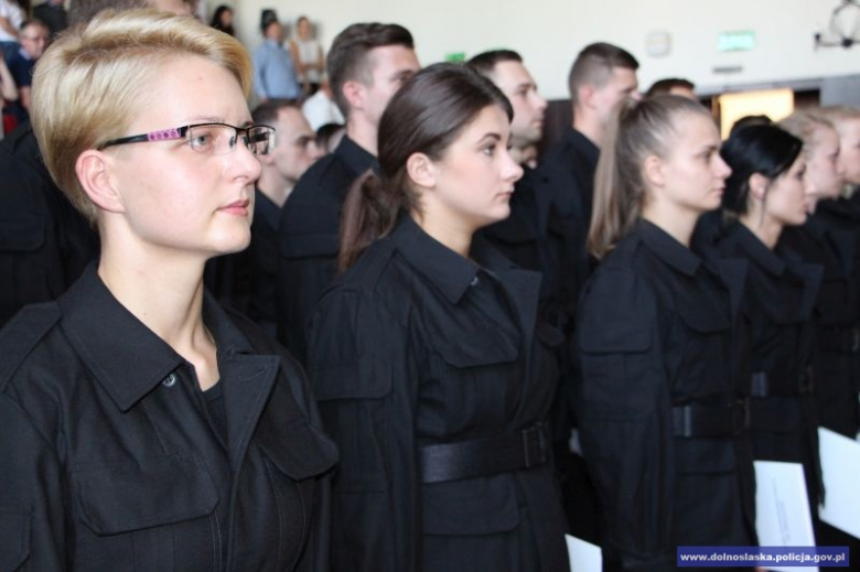 Ślubowanie nowo przyjętych policjantów