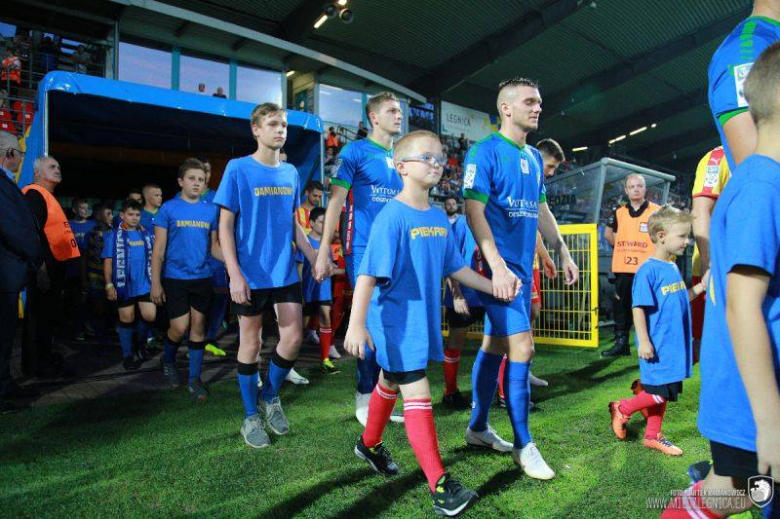 Dziecięca eskorta, a wśród niej dzieci z terenu gminy Udanin