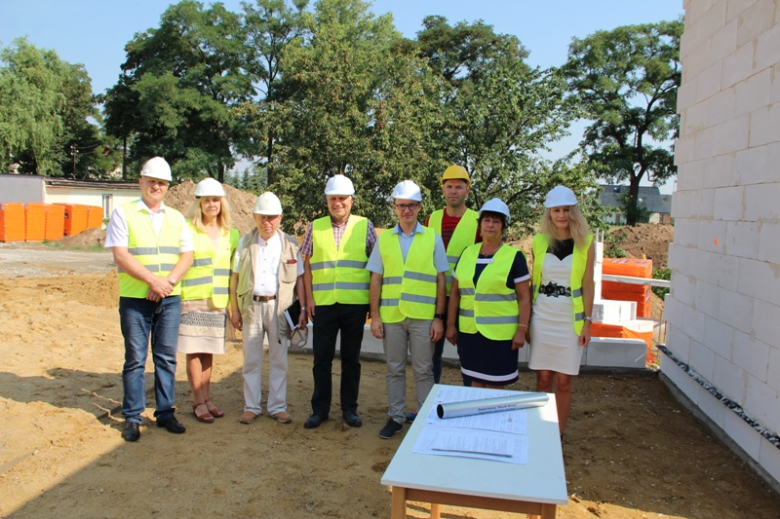 Wkopano akt erekcyjny