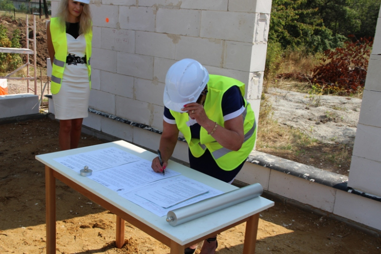 Wkopano akt erekcyjny