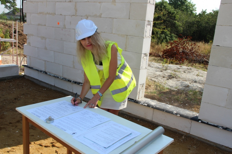 Wkopano akt erekcyjny