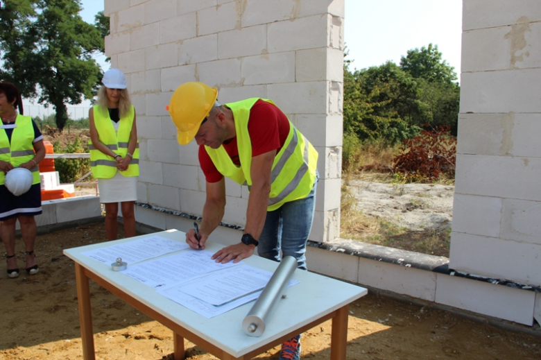 Wkopano akt erekcyjny