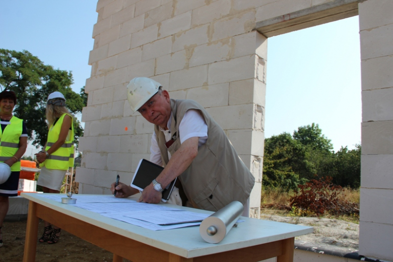 Wkopano akt erekcyjny