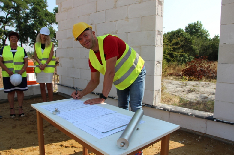 Wkopano akt erekcyjny