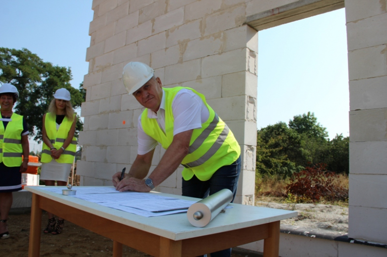 Wkopano akt erekcyjny