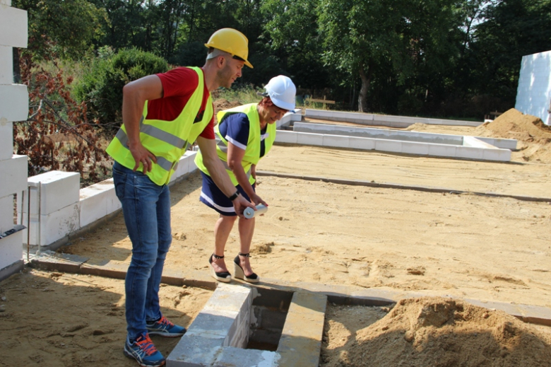 Wkopano akt erekcyjny