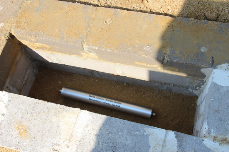 Wkopano akt erekcyjny